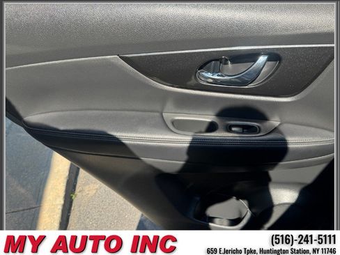 Used 2018 Nissan Rogue SV AWD/4WD image 38