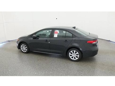 Used 2025 Toyota Corolla LE FWD image 6