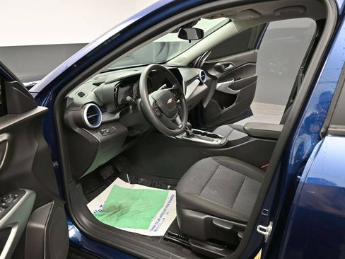 Used 2024 Chevrolet Trax LS FWD image 57