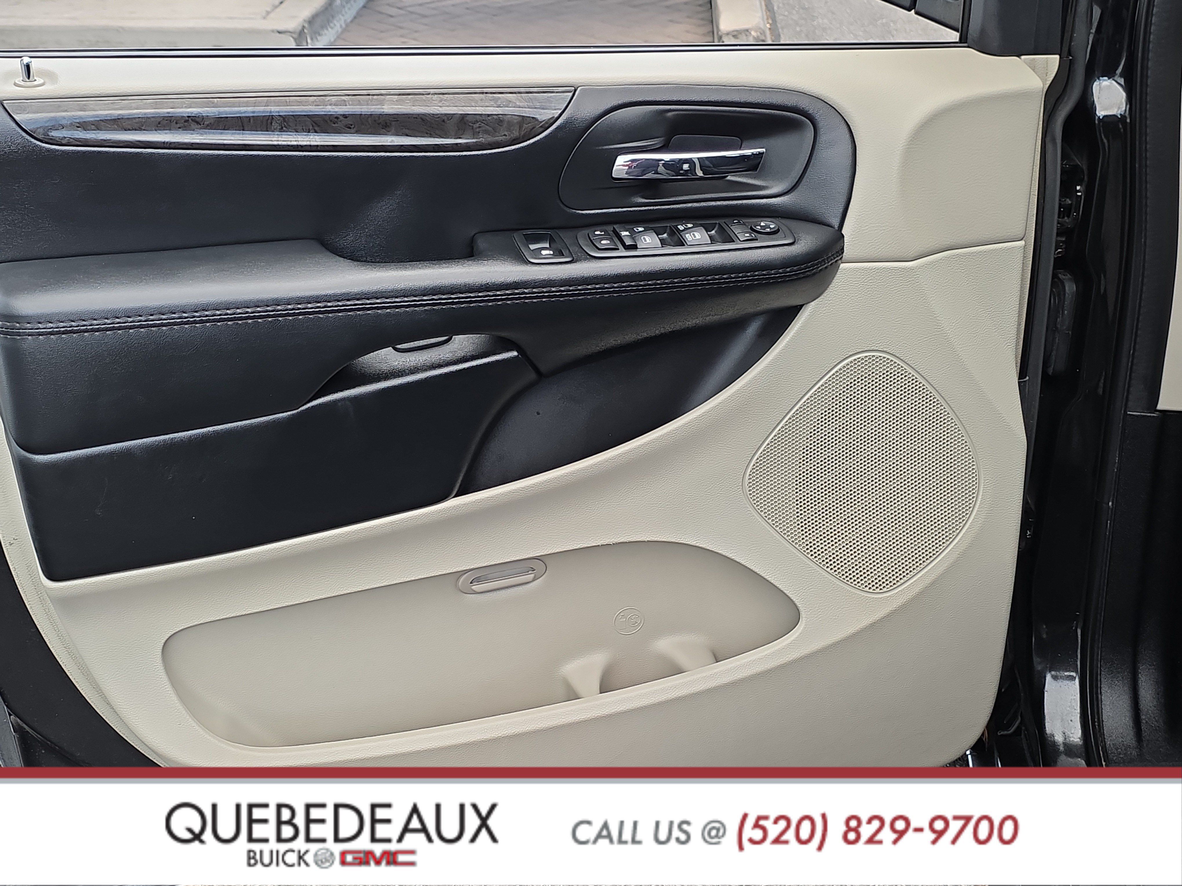 Used 2019 Dodge Grand Caravan SE w/ UConnect Hands-Free Group FWD image 9