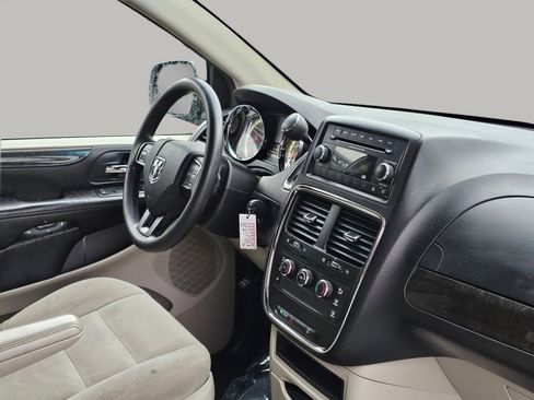 Used 2014 RAM C/V Tradesman image 21