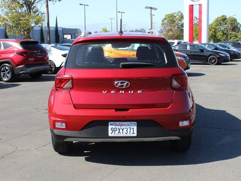 Used 2025 Hyundai Venue SEL FWD image 8