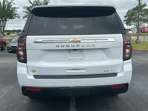 Used 2024 Chevrolet Suburban LT image 7