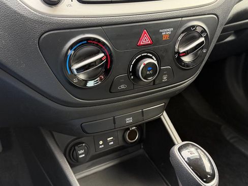 Used 2022 Hyundai Accent SEL image 21