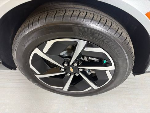 Used 2025 Chevrolet Equinox EV LT w/ Convenience Package image 12