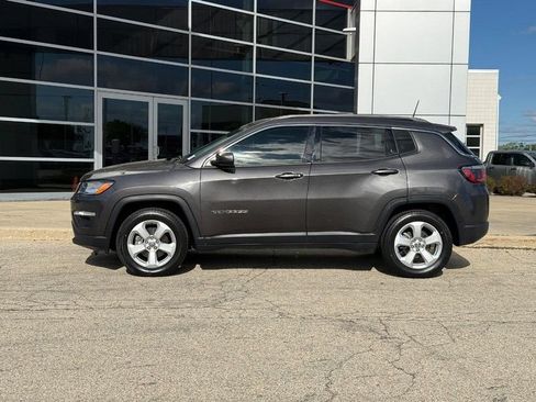 Used 2019 Jeep Compass Latitude w/ Popular Equipment Group FWD image 6
