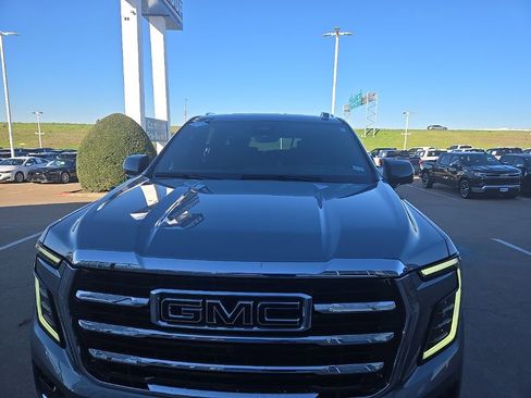 Used 2025 GMC Yukon XL Elevation w/ Elevation Premium Package image 5