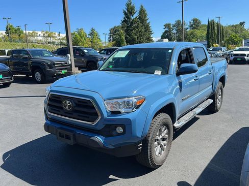 Certified 2019 Toyota Tacoma SR5 AWD/4WD image 2