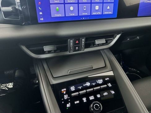 Used 2024 Porsche Macan 4 Electric image 18