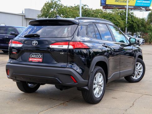 Used 2025 Toyota Corolla Cross LE FWD image 2