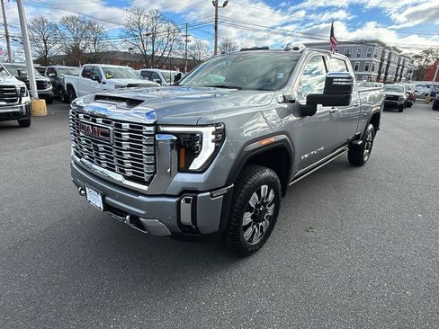 Certified 2024 GMC Sierra 2500 Denali w/ Denali Reserve Package image 3