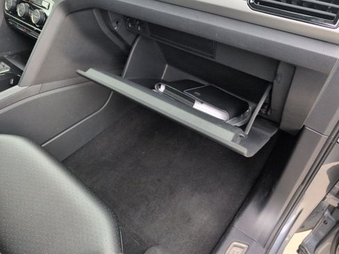 Used 2022 Volkswagen Atlas Cross Sport SE image 31