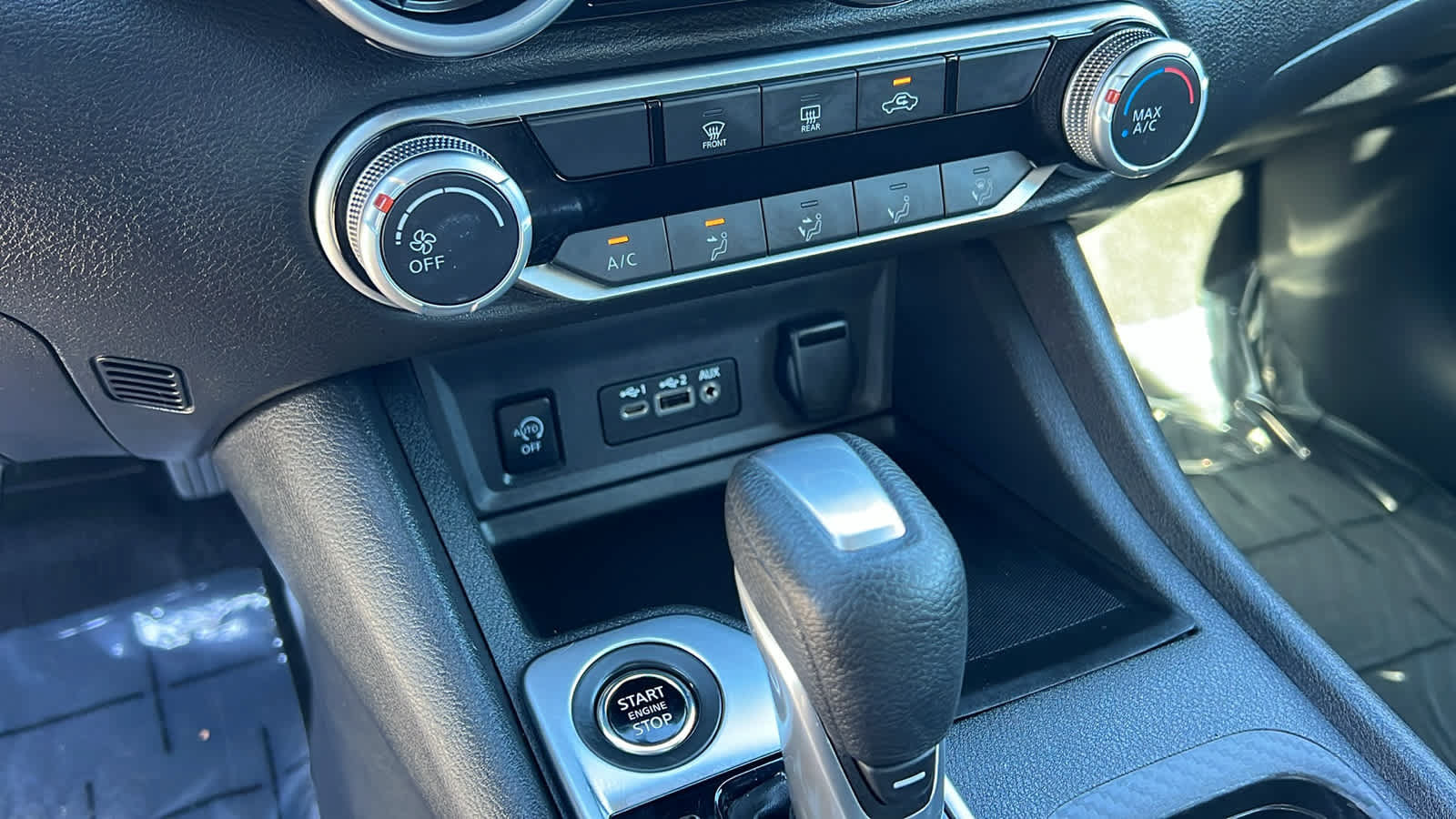 Used 2024 Nissan Sentra SV FWD image 14