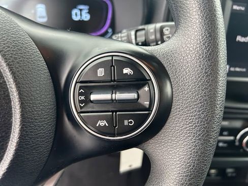 Used 2025 Kia Soul LX image 29