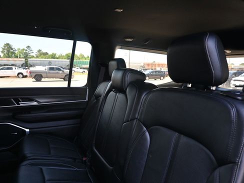 Used 2024 Jeep Wagoneer Series II w/ Flexible Seating Group RWD image 33