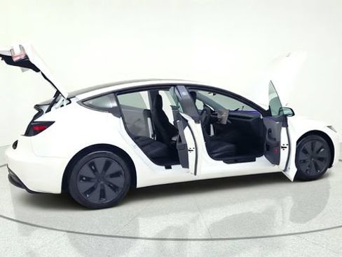 Used 2025 Tesla Model 3 Long Range RWD image 19