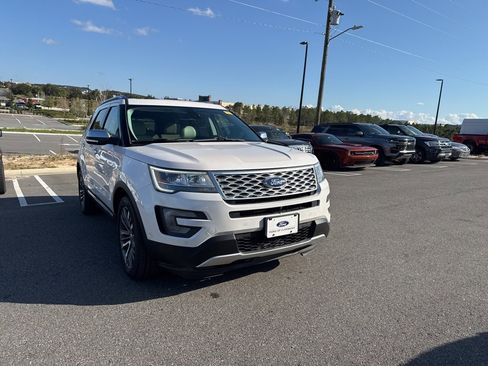 Used 2017 Ford Explorer Platinum image 1