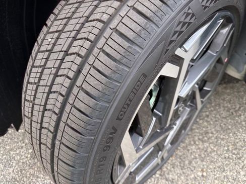 New 2026 Hyundai Kona SEL Premium image 5