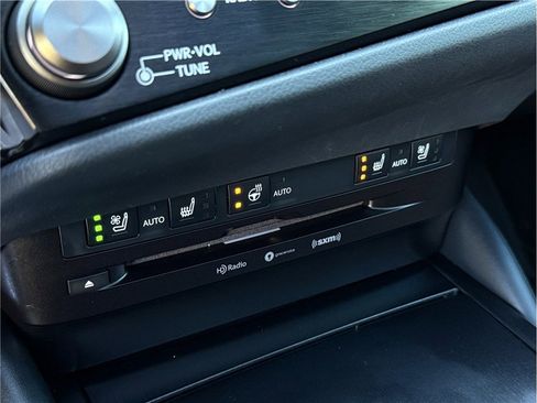 Used 2022 Lexus ES 300h w/ Premium Package FWD image 18
