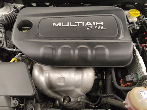 Used 2019 Jeep Cherokee Latitude Plus w/ Cold Weather Group AWD/4WD image 30