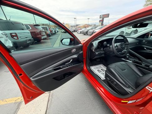 Used 2022 Hyundai Elantra Limited FWD image 10