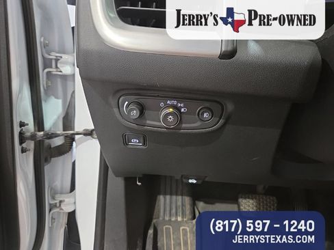 Used 2022 GMC Terrain SLT w/ Elevation Edition FWD image 13