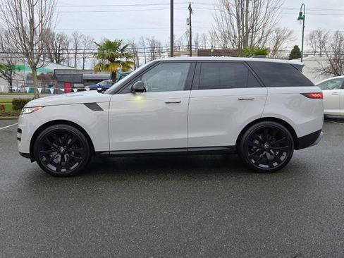 Used 2025 Land Rover Range Rover Sport SE image 2