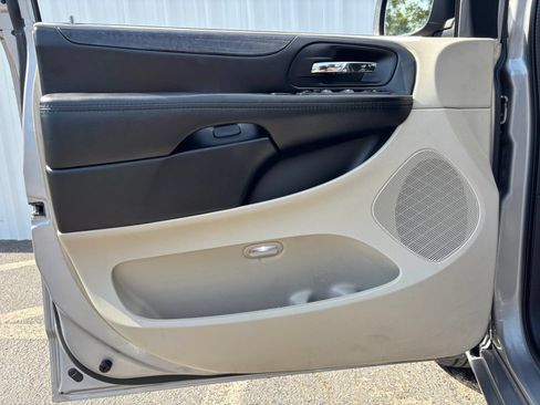 Used 2018 Dodge Grand Caravan SE w/ UConnect Hands-Free Group FWD image 40