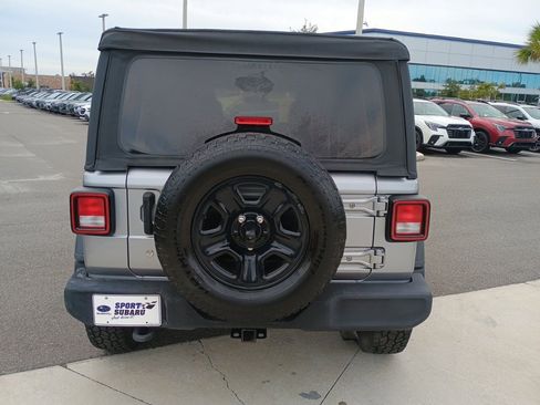 Used 2018 Jeep Wrangler Unlimited Sport image 6