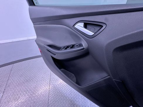 Used 2014 Ford Focus SE FWD image 28
