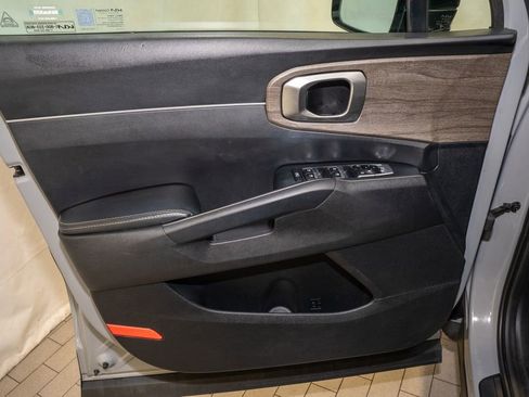 Used 2022 Kia Sorento S w/ Panoramic Sunroof Package image 12