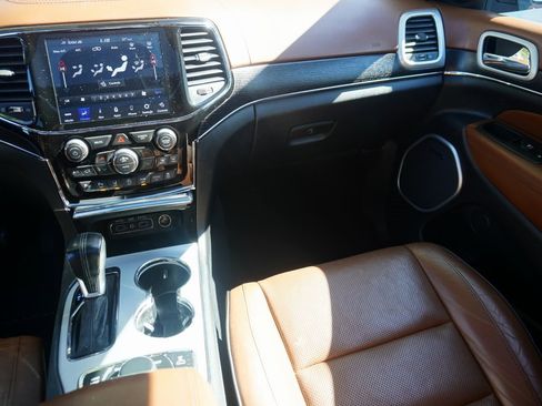 Used 2020 Jeep Grand Cherokee Summit image 23
