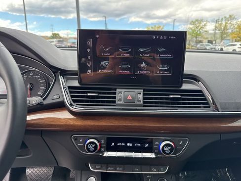 Used 2023 Audi Q5 2.0T Premium w/ Convenience Package image 17