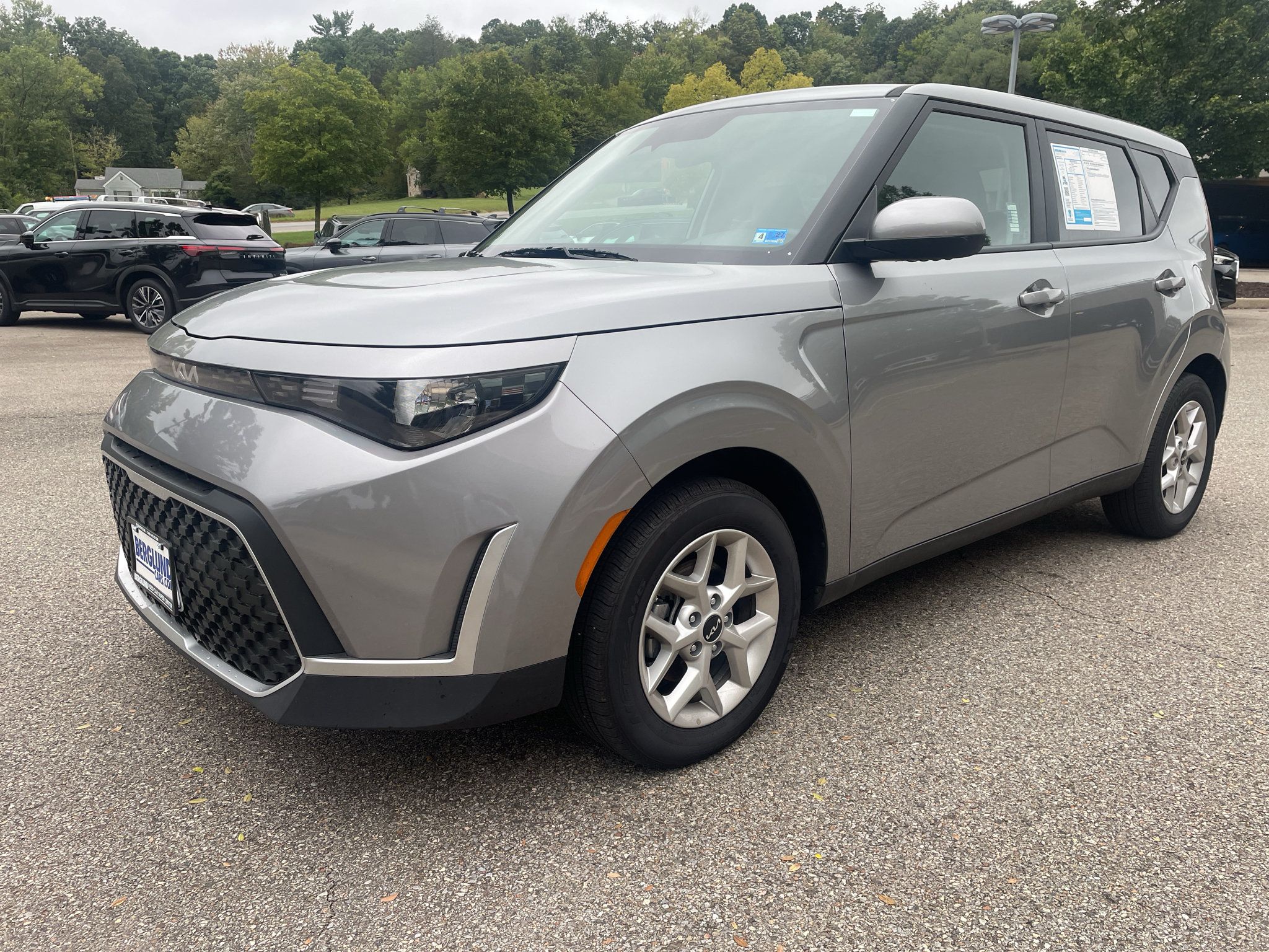 Used 2025 Kia Soul LX w/ LX Technology Package FWD image 7