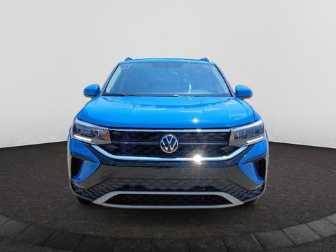 Used 2022 Volkswagen Taos SE FWD image 2
