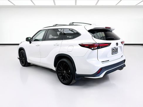 Used 2024 Toyota Highlander XSE image 6