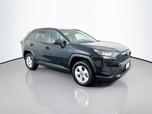 Used 2021 Toyota RAV4 LE AWD/4WD image 3
