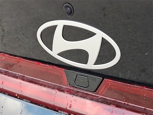 New 2025 Hyundai Elantra SEL image 5