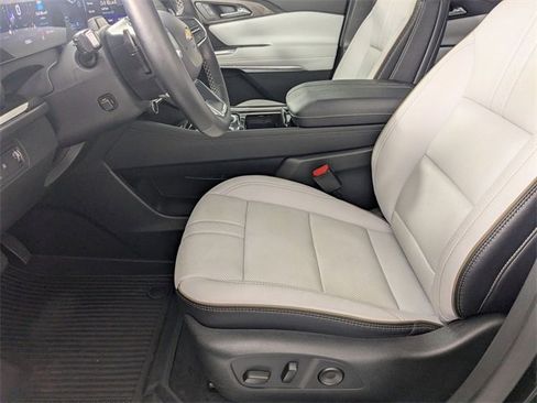 Certified 2025 Chevrolet Traverse High Country image 14