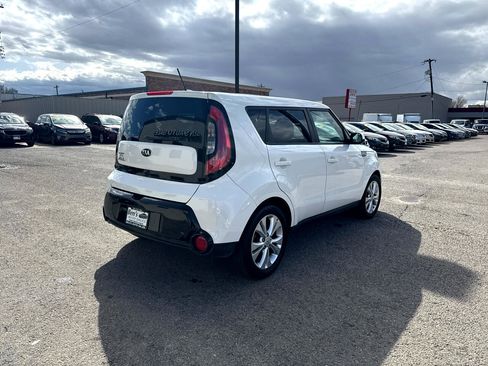 Used 2016 Kia Soul + image 6