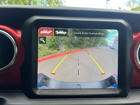 Used 2022 Jeep Gladiator Rubicon w/ LED Lighting Group image 19