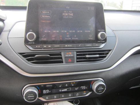 Used 2019 Nissan Altima 2.5 SV image 15