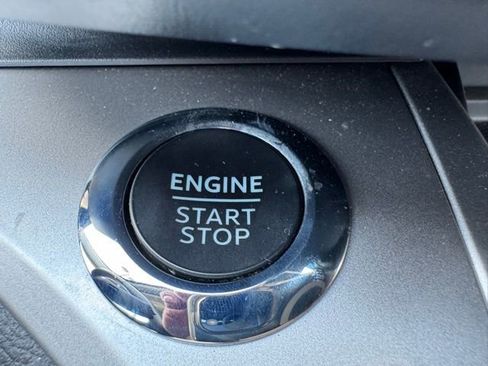 Used 2022 Ford Explorer XLT RWD image 32