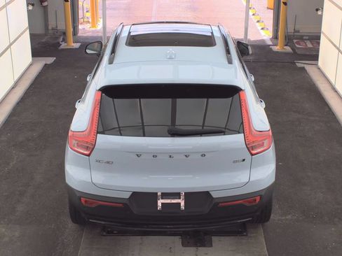 Used 2024 Volvo XC40 B5 Plus AWD/4WD image 2