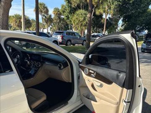 Used 2020 Mercedes-Benz C 300 Sedan w/ Premium Package image 17