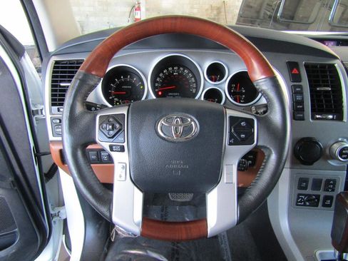 Used 2017 Toyota Sequoia Platinum RWD image 18