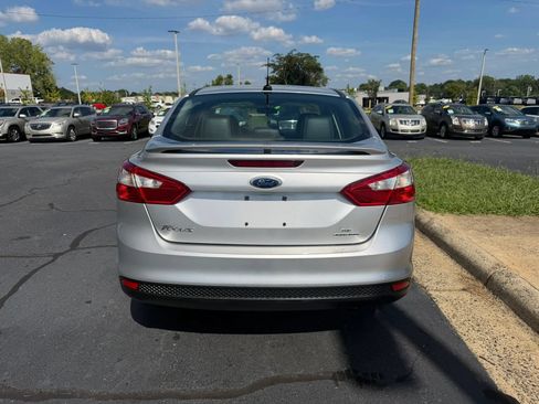 Used 2014 Ford Focus SE w/ Equipment Group 201A FWD image 6