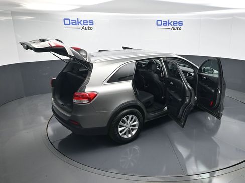 Used 2018 Kia Sorento LX w/ LX V6 Convenience Package image 58