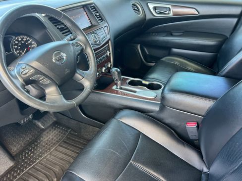 Used 2018 Nissan Pathfinder Platinum FWD image 12