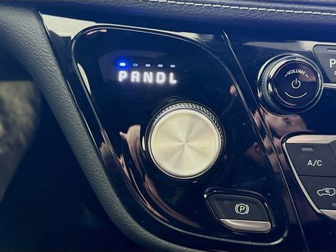 Used 2023 Chrysler Pacifica Touring-L w/ S Appearance Package image 16